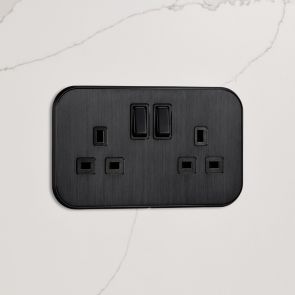 2G UK Plug Socket (13A) in Black