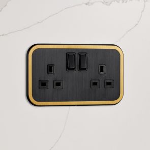 2G UK Plug Socket (13A) in Black & Gold